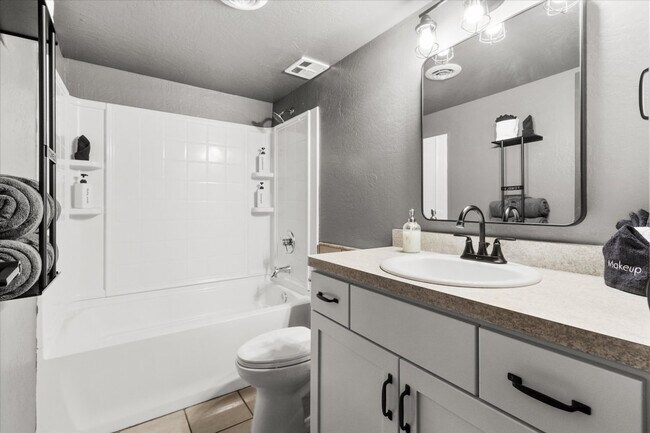 Building Photo - 4620 N 68th St