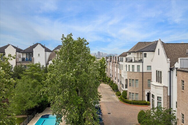 Building Photo - 2048 Fannin Station S