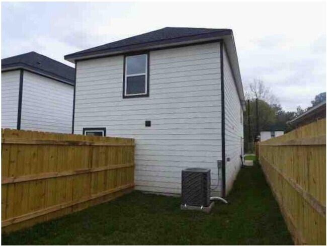 Building Photo - 6011 Wedgefield St