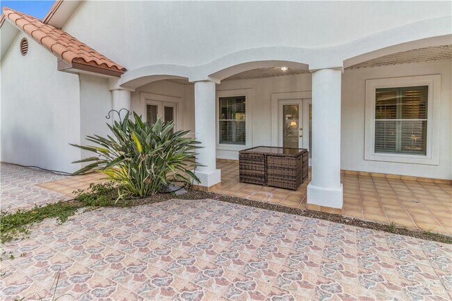 Building Photo - 22 Easy St