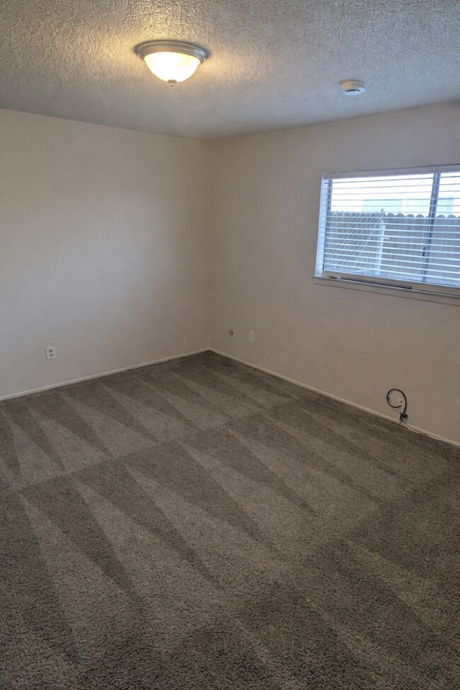 Building Photo - Move-In Ready 3-Bedroom Home with Solar, Backup Batteries, Covered Patio & Large Yard