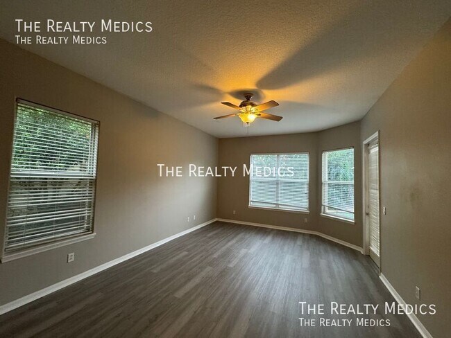 Building Photo - 2521 Roat Dr