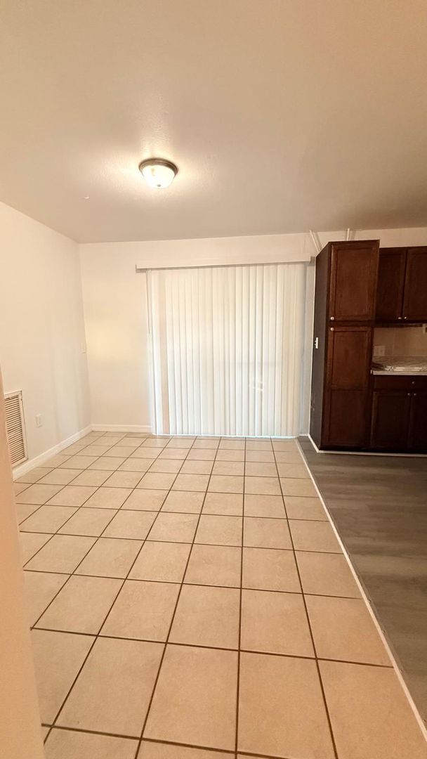 Building Photo - 1604 Woodlyn Dr