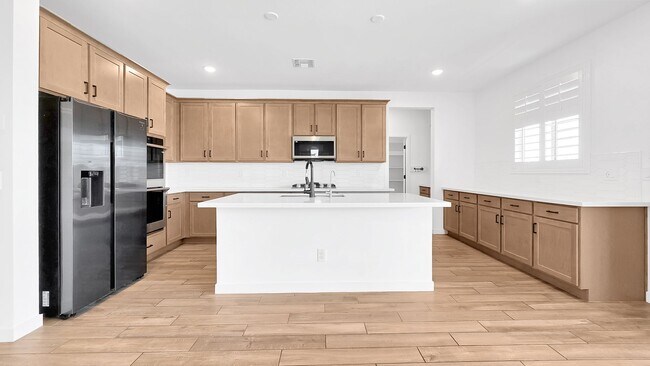 Building Photo - Newly built home with loads of space and S...