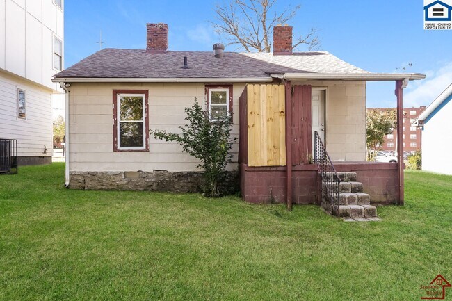 Building Photo - 1002 33rd Ave N