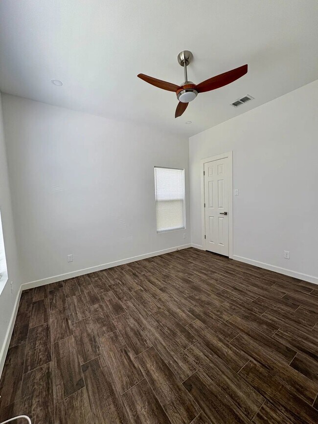 Building Photo - 2610 Fern Ave