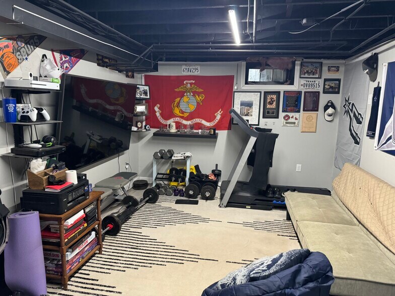 Building Photo - 23 Tiverton Pky