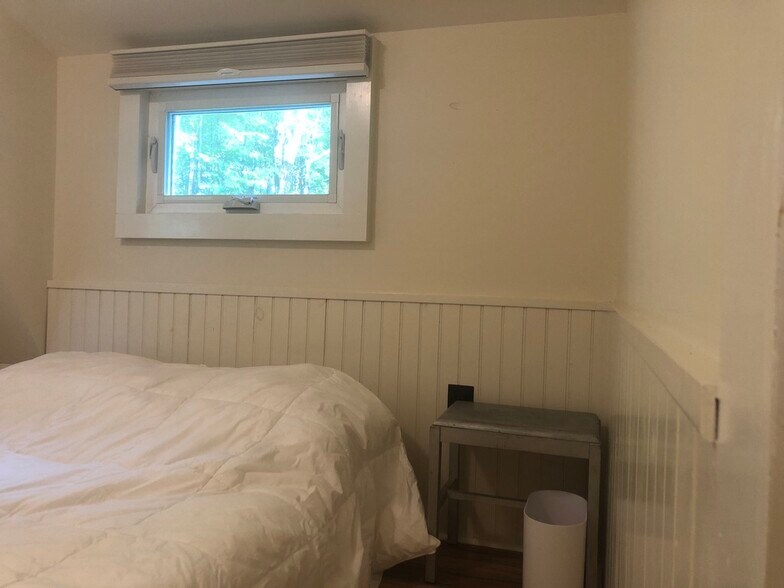 primary bedroom upstairs - 46 Wilmot Center Rd