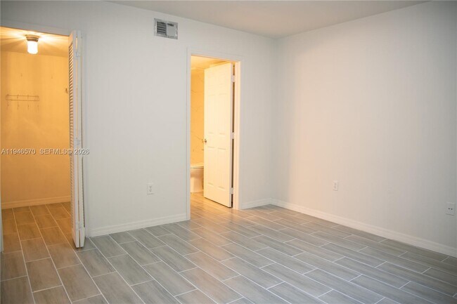 Building Photo - 2385 Naples Trace Cir