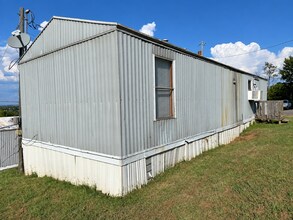 Building Photo - 210 Lewis St