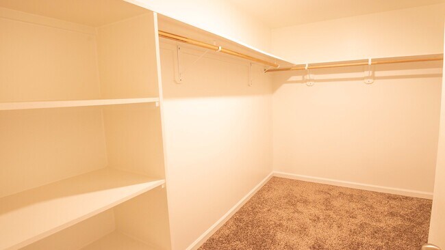 Building Photo - 5400 Greenridge Ln