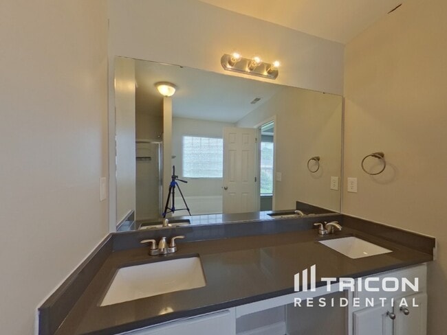 Building Photo - 4514 New House Dr