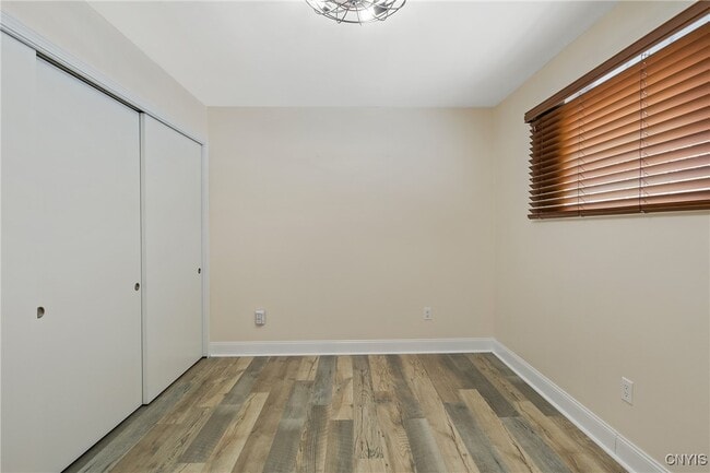 Building Photo - 13 E Edgewater Dr