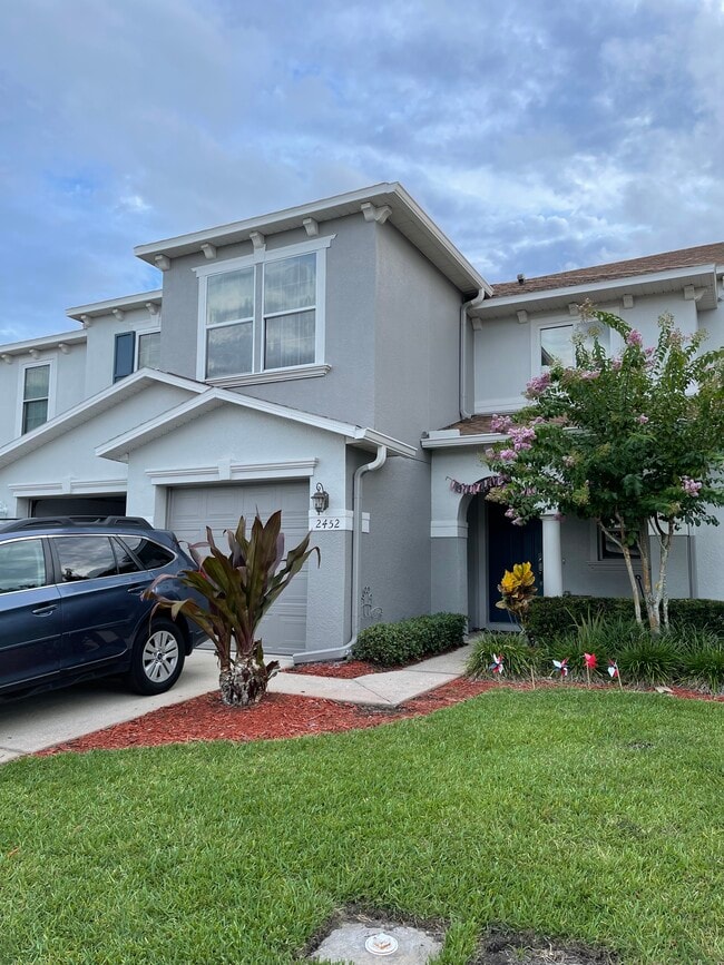 Building Photo - 2452 Hassonite St