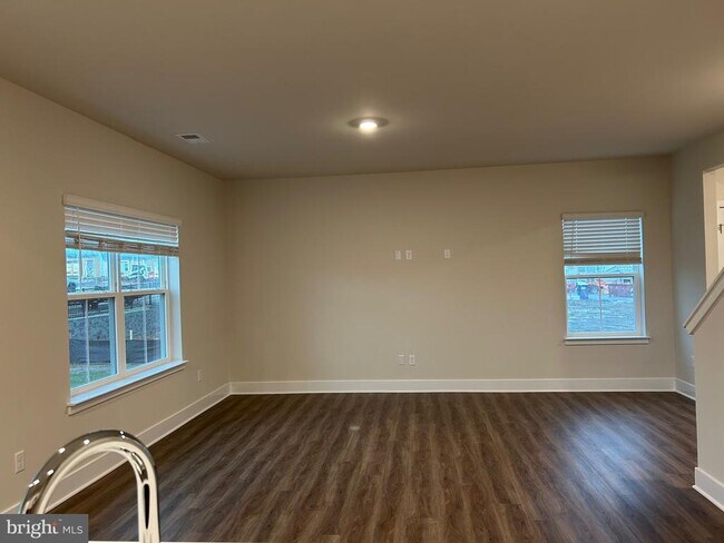 Building Photo - 140 Wappinger Ter