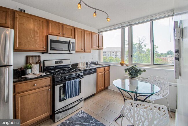 Building Photo - 1220 Blair Mill Rd