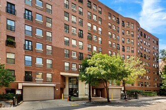 Building Photo - 711 W Gordon Terrace