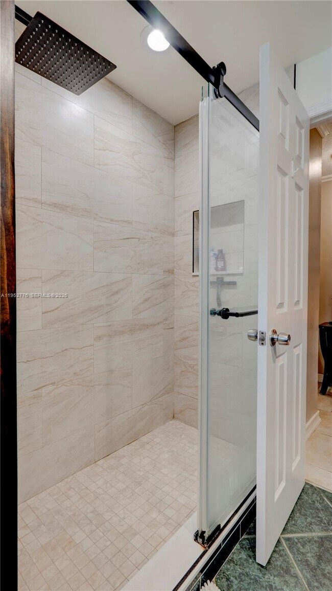 Building Photo - 150 Azalea St