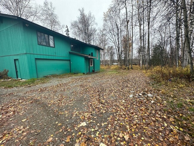 Building Photo - LIFE IS BETTER AT THE LAKE!