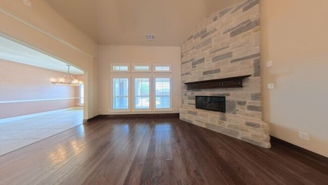Building Photo - Immaculate 4-Bedroom Home with Luxury Upgr...