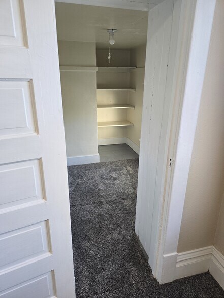 Walk-In Closet (Bd 1) - 349 S Dickason Blvd