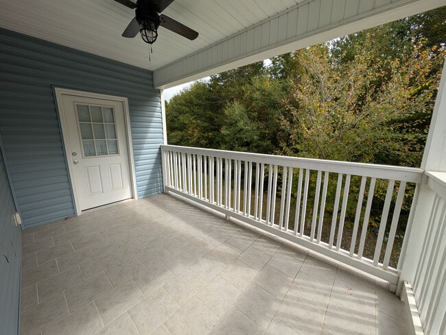 Building Photo - Room in House on Stone Mountain Dr
