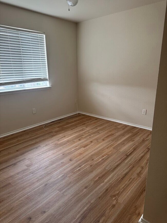 Building Photo - GREAT HOME! GREAT LOCATION
