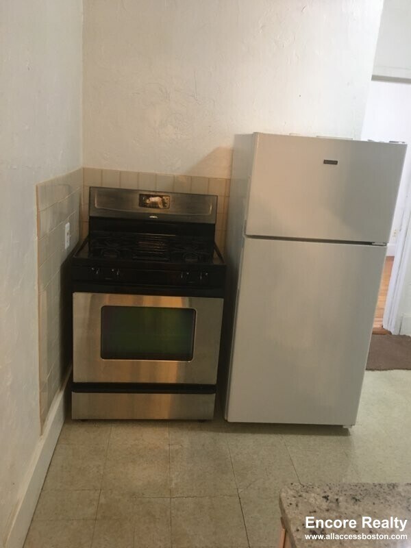 Building Photo - 4 Adella Pl