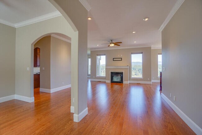 Building Photo - FOUR BEDROOM HOUSE IN LACAMAS SHORES WINTE...