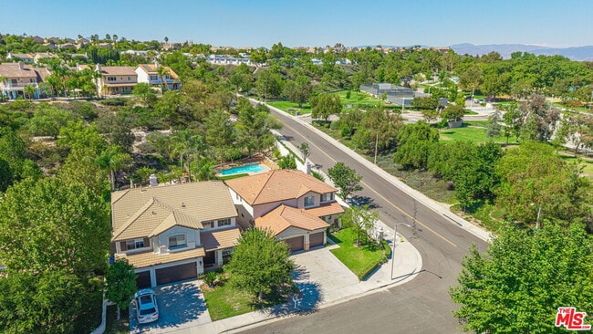 Building Photo - 25755 Hood Way