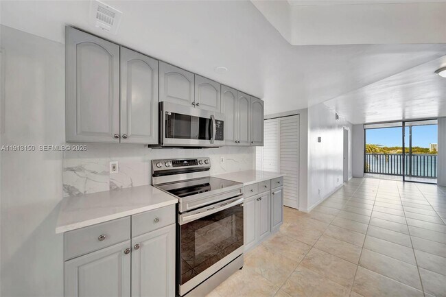 Building Photo - 117 Lake Emerald Dr