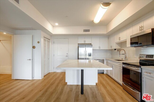 Building Photo - 12655 Bluff Creek Dr