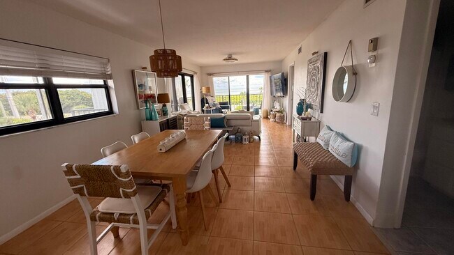 Building Photo - 5159 N Hwy A1A