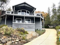 Building Photo - Elegant 4 bedroom 2.5 bath home, Completel...