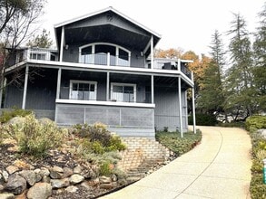 Building Photo - Elegant 4 bedroom 2.5 bath home, Completely Furnished