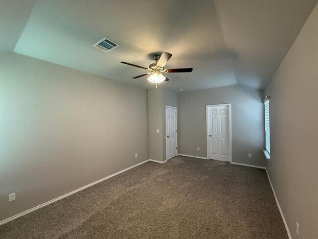 Building Photo - 332 Blue Dr