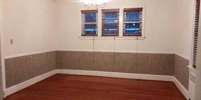 Building Photo - Classic Shepherd Park Home - Unfurnished