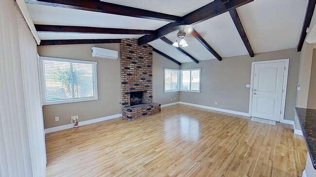 Building Photo - 5517 Thelma Ave