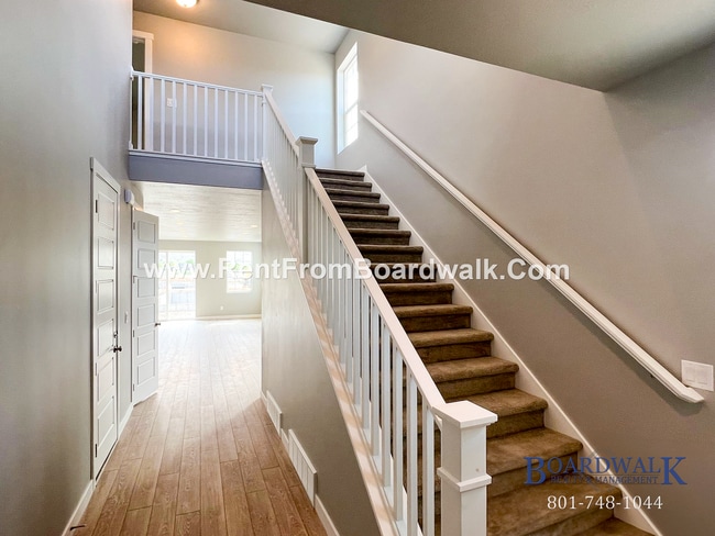 Building Photo - Modern Home in Highland!