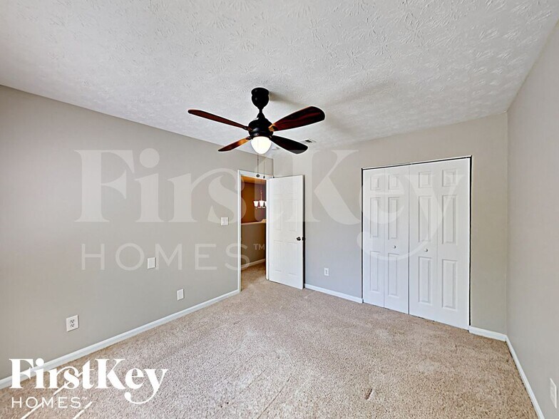 Building Photo - 2600 Stratford Ln