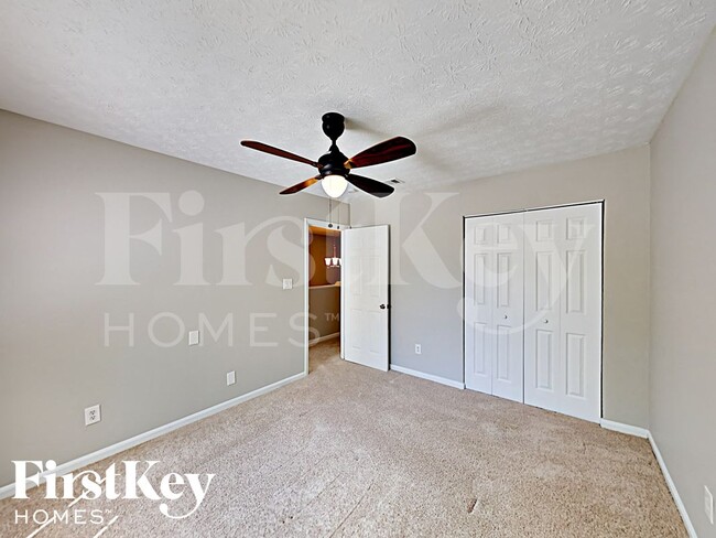 Building Photo - 2600 Stratford Ln