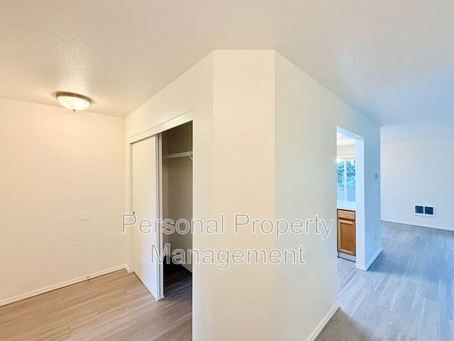 Building Photo - 3412 NE 66th Ave