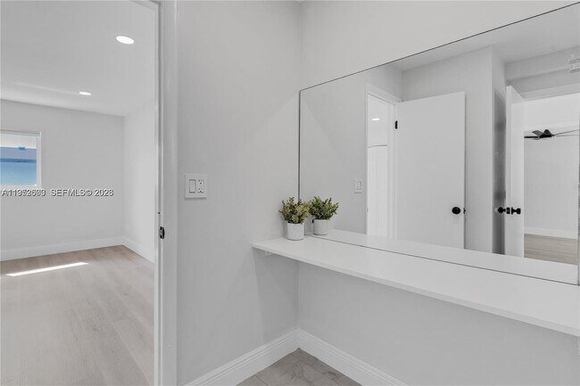 Building Photo - 6949 SW 110th Ct