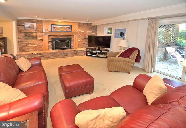 Building Photo - 610 John Marshall Dr NE