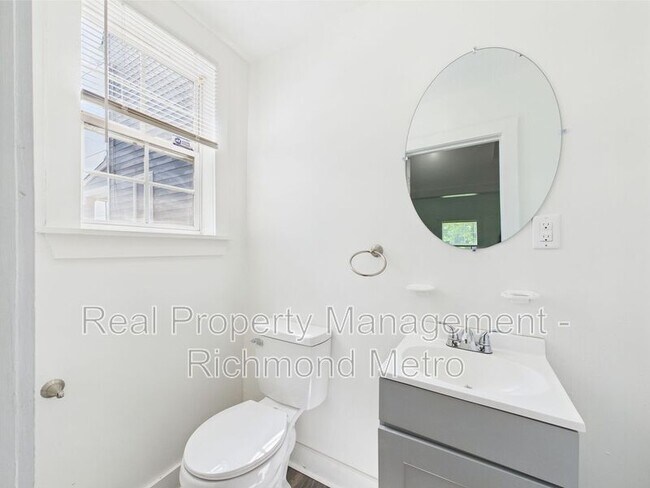 Building Photo - 1610 N 28th St