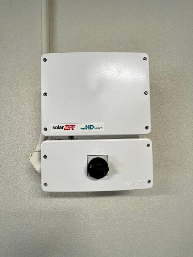 Building Photo - Beautiful 3 Bedroom Home in Southern Vistas w/ Solar!