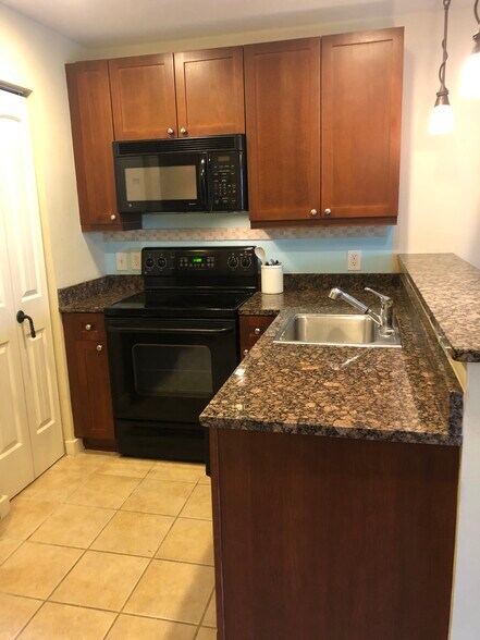Building Photo - 955 Registry Blvd