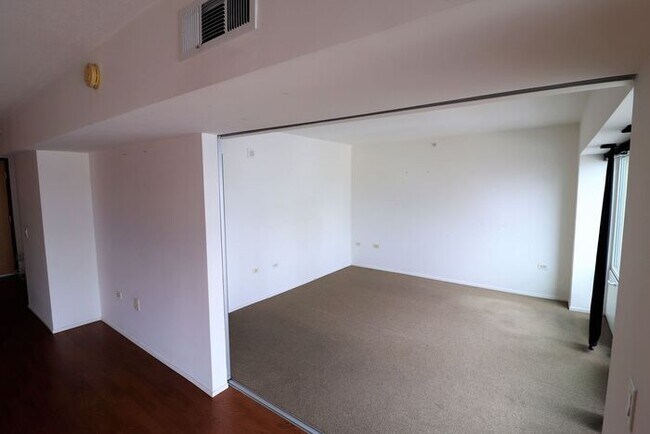 Building Photo - 7th Floor Montage - Live in Downtown Reno!