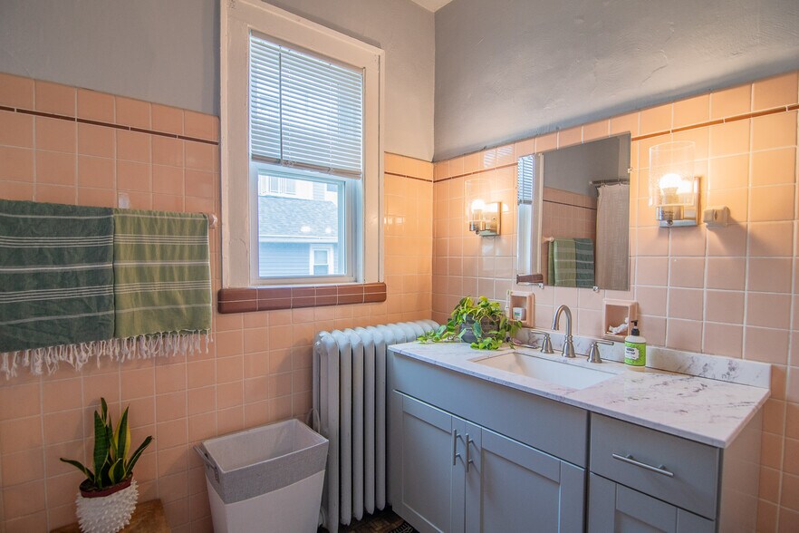 Building Photo - 5940 5th Ave