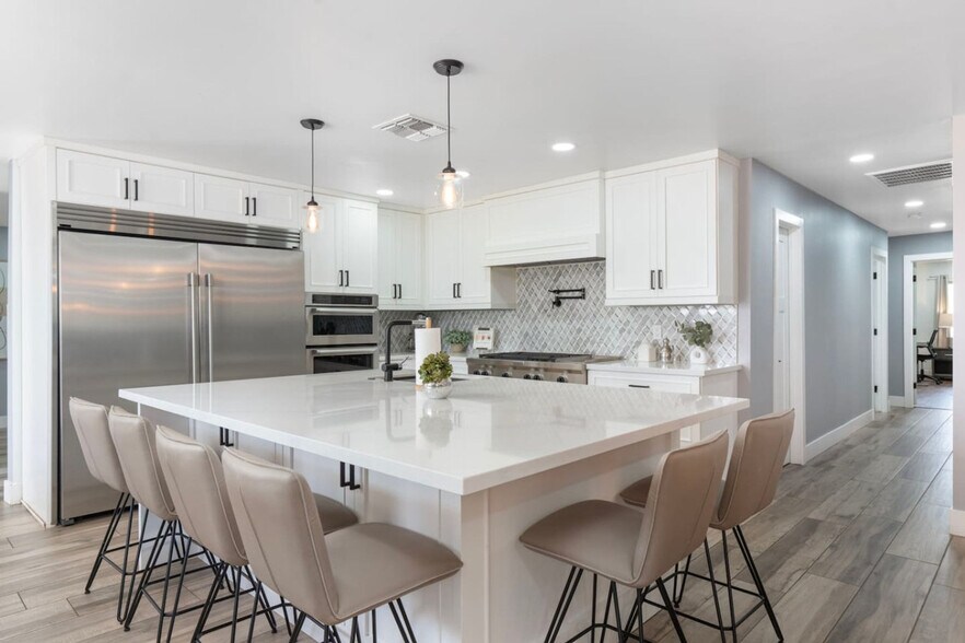 Building Photo - 1010 E Sorenson Cir